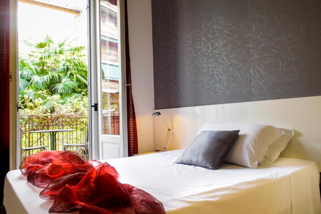 Hotel RossoVino Milano — camera Matrimoniale con bagno privato — dettaglio 2